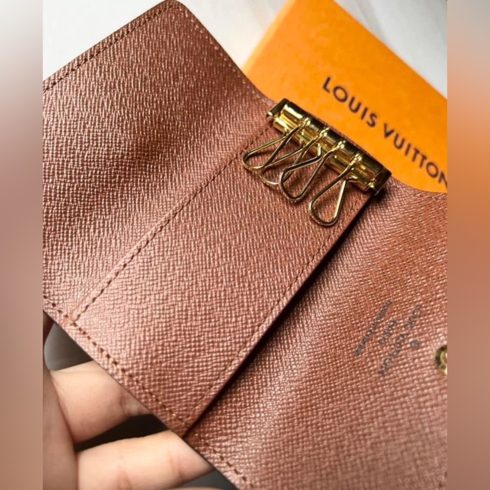 Louis Vuitton 4 key holder Monogram - Picture 2 of 9